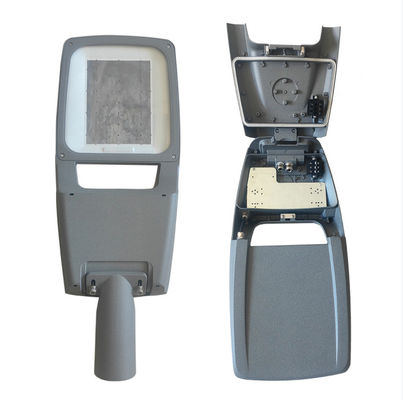 Outdoor LED straatlantaarns met IP66-bescherming en hoge lichtopbrengst, geschikt voor diverse installatiehoogtes